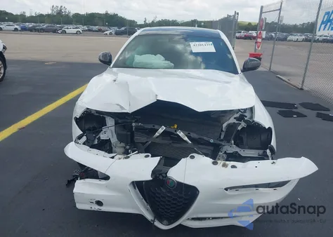 2023 Alfa Romeo Giulia Estrema Rwd z USA, uszkodzony, nr VIN ZARFAMBN5P7669024